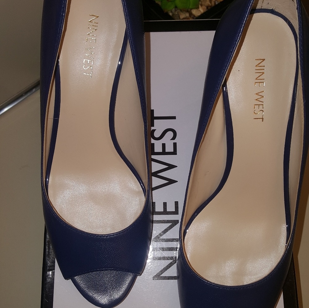 Shoes - Picture 5 of 5